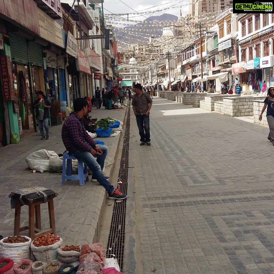 Natasha Suri Instagram - Leh market! #leh#bazaar