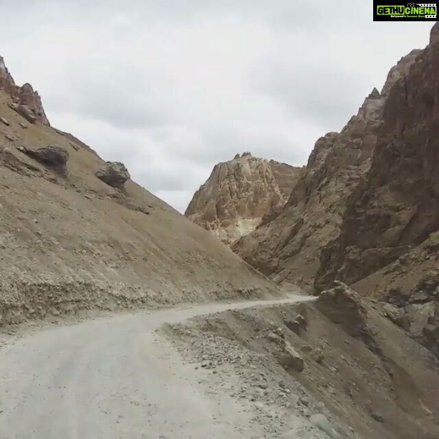 Natasha Suri Instagram - And we have entered Ladakh region in Jammu and Kashmir...Gorgeous mountainous roads...Dangerous yet safe! #ladakh#lehdiaries
