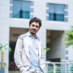 Nawazuddin Siddiqui Instagram – लफ़्ज़ों के इत्तिफ़ाक़ में यूँ बदलाव करके देख 
तू देख कर ना मुस्कुरा 
बस मुस्कुरा के देख