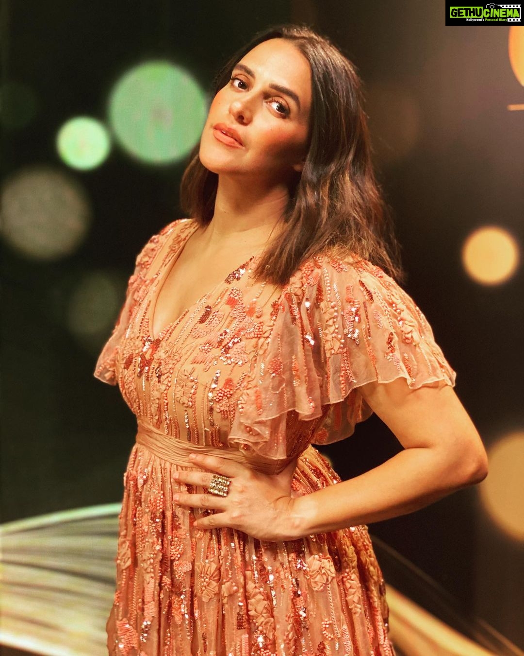 Neha Dhupia Instagram - Was such a pleasure hosting the first ever virtual film critics guild awards #ccfa ... thank you @filmcompanion @motion_content @vistasmediacapital ... a big congratulations to the nominees and the winners. What a great crowd to be a part of .... styled by @gumanistylists in @theohailakhanofficial @amrapalijewels muah @sonicsmakeup @hamidahairartis π #criticschoiceawards