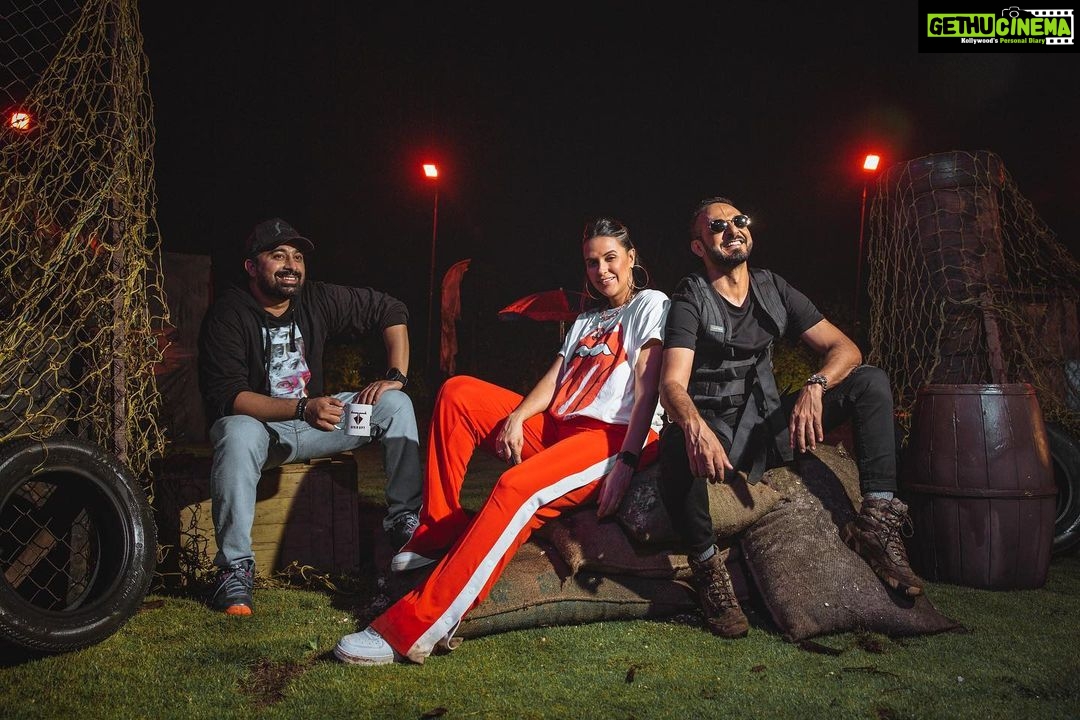 Neha Dhupia Instagram - Here’s To the good times and the madness ... the victories and to the defeats ... to the punches and to hugs ... but most importantly here’s to #roadiesrevolution ... to each one of us who were a part of the show ... the crew , the contestants, the leaders , the audience and to the ones who give us so much love year after year and even to the haters 😍... we are nothing without you ... tune in tonight one last time at 7 pm for the fabulous finale only on @mtvindia @mtvroadies #gangneha