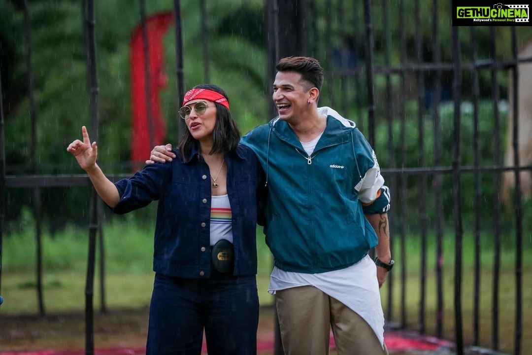 Neha Dhupia Instagram - Bittersweet ☺️.... @nikhilchinapa @varunsood12 congrats and all the best ... and as for @princenarula and me ... as always we stand together in the finale! This time not on the inside 🙃... @hamidbarkzi07 @michaelajayofficial @jayantyadav08 show them@what u got !!! #gangneha @mtvroadies @mtvindia 📸 @tejaswinikherphotography #roadiesrevolution