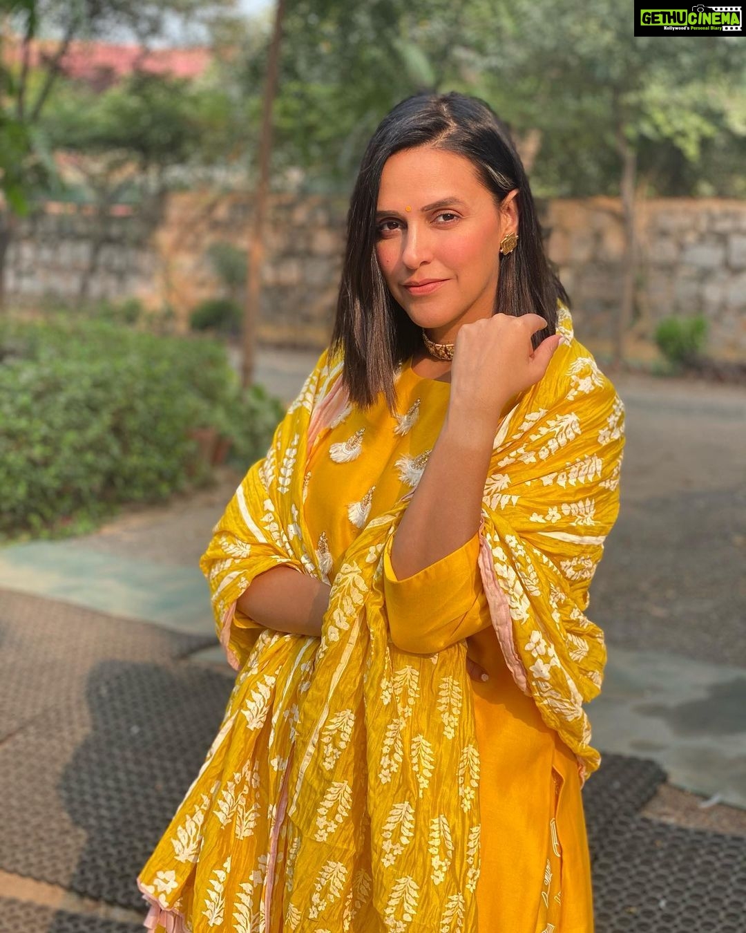 Neha Dhupia Instagram - #festivefeels ๐ช๐งจ all dressed up in @houseofmasaba @masabagupta @anumerton @the.olio.stories styled by @gumanistylists ๐ธ @angadbedi #happydiwali #saynotofirecrackers