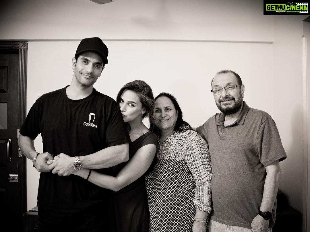 Neha Dhupia Instagram - Happy anniversary ma pa ...you make 45 years look like a breeze !!!! Ek taraf #relationshipgoals wala hashtag aur ek taraf mere mataji aur pitaji πππ @pdhupia @babsdhupia @angadbedi πΈ @rjdeigg