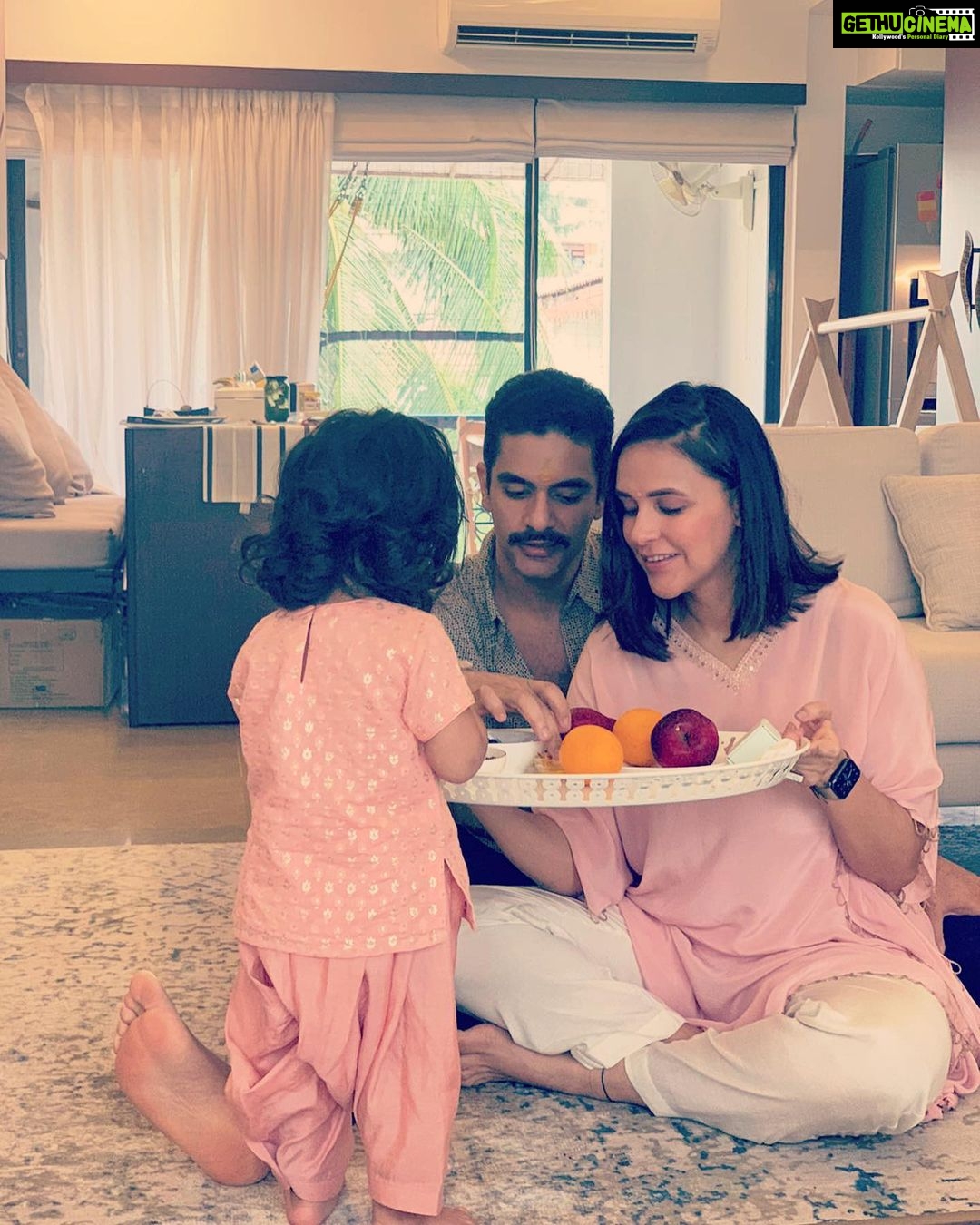 Neha Dhupia Instagram - This is such a special Festival ... missing our family loads but hope all you fortunate ones celebrated with your brothers and sisters in person and for the ones who could nt ... celebrated like us ... virtually ! #stayhomestaysafe #happyrakshabandhan @hardydhupia @pdhupia @nehabedi2 @preetisikh @babsdhupia @angadbedi @mehrdhupiabedi ππ