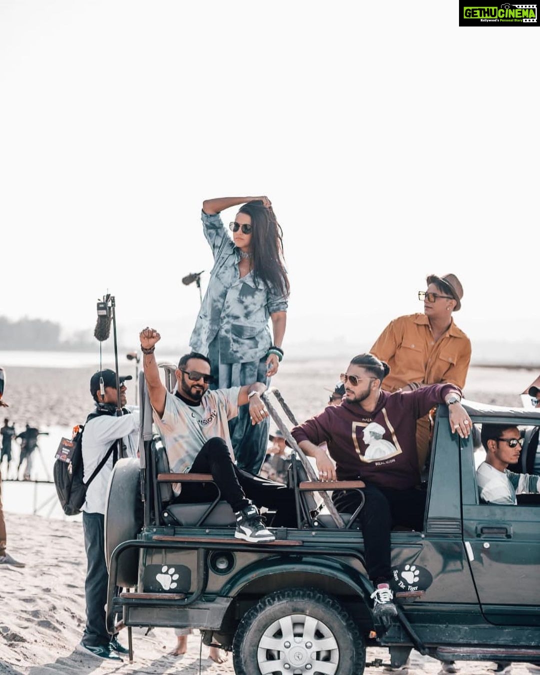 Neha Dhupia Instagram - #bts.. On the road with the #aslissquad ... #roadiesrevolution ... @mtvroadies @mtvindia 📸 @rjdeigg #gangneha Rishikesh