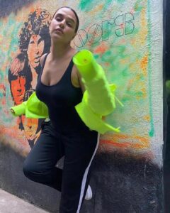 Neha Dhupia Instagram - KNEE-ON! 🧩 #ootd @gumanistylists @___lemii___ @hamidahairartis #roadiesrevolution #gangneha #styledwithgumani