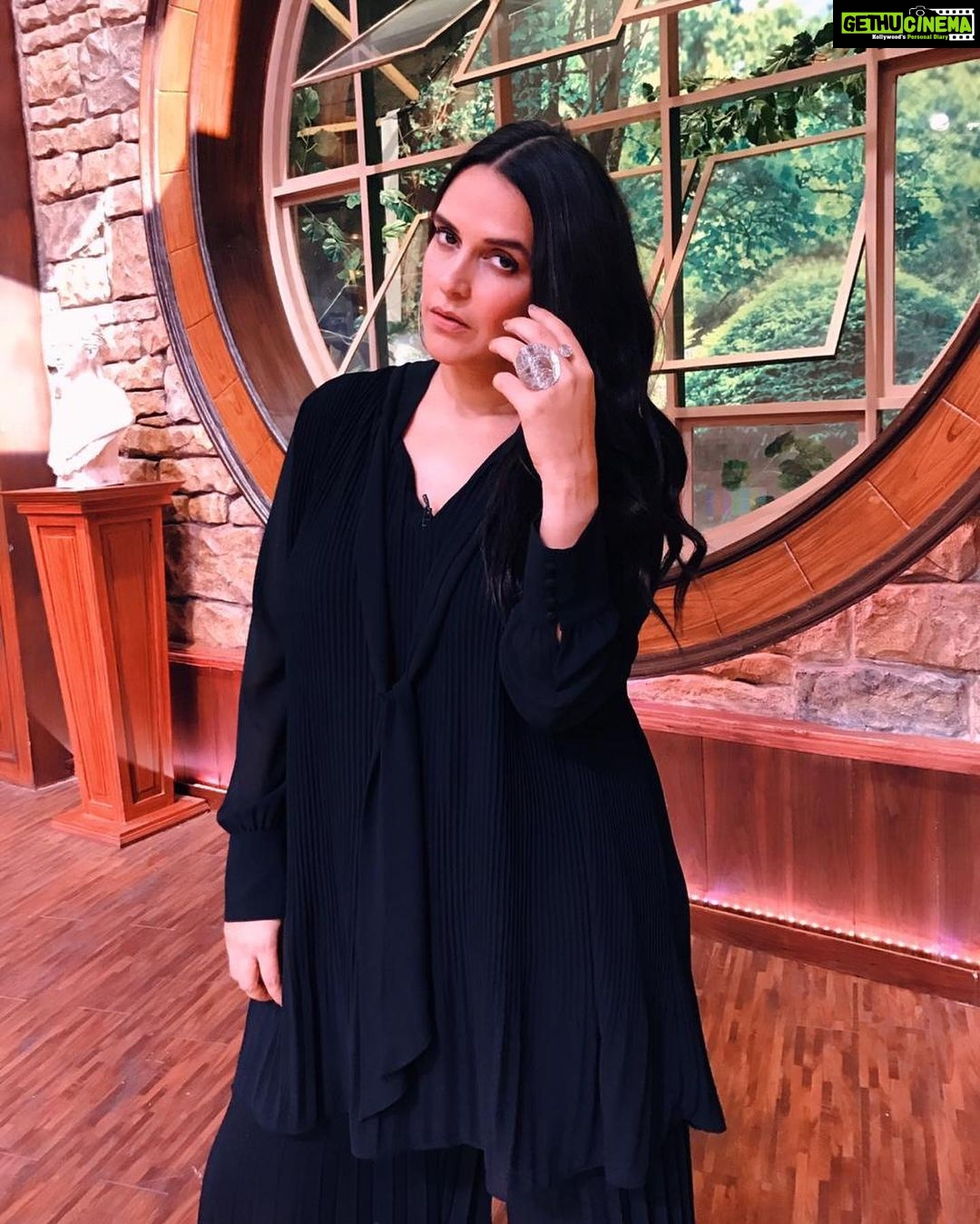 Neha Dhupia Instagram - Straight from the sets of #backbenchers in @zaraindiaofficial and @aldo_shoes styled by @gumanistylists muah @akgunmanisali @gohar__shaikh π€ also swipe left to spot my very crazy n very tall partner in crime π @gauravkaps #styledwithgumani