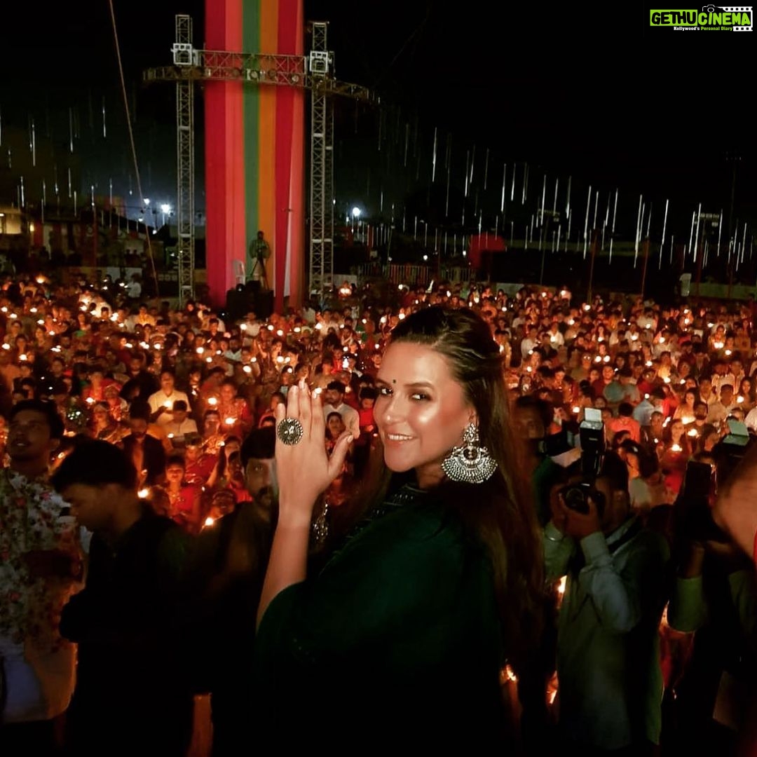 Neha Dhupia Instagram - नवरात्रि की आप सब को बहुत बहुत शुभकामनाएँ .... #नागपुर आपका धन्यवाद 🙏😇