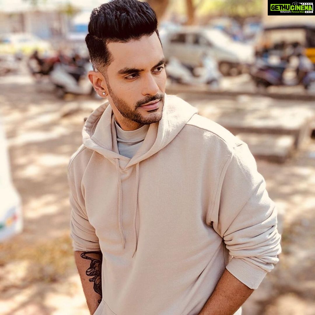 Neha Dhupia Instagram - Hello there Robin Rawal ... can’t wait to see you in the theatres on 20 th of September in #thezoyafactor 🤩🤟 @angadbedi @sonamkapoor @dqsalmaan @aartishetty @pooja__shetty #abhisheksharma @foxstudiosindia @foxstarhindi @anuja.chauhan @ad_labsfilms Austrian-Alps