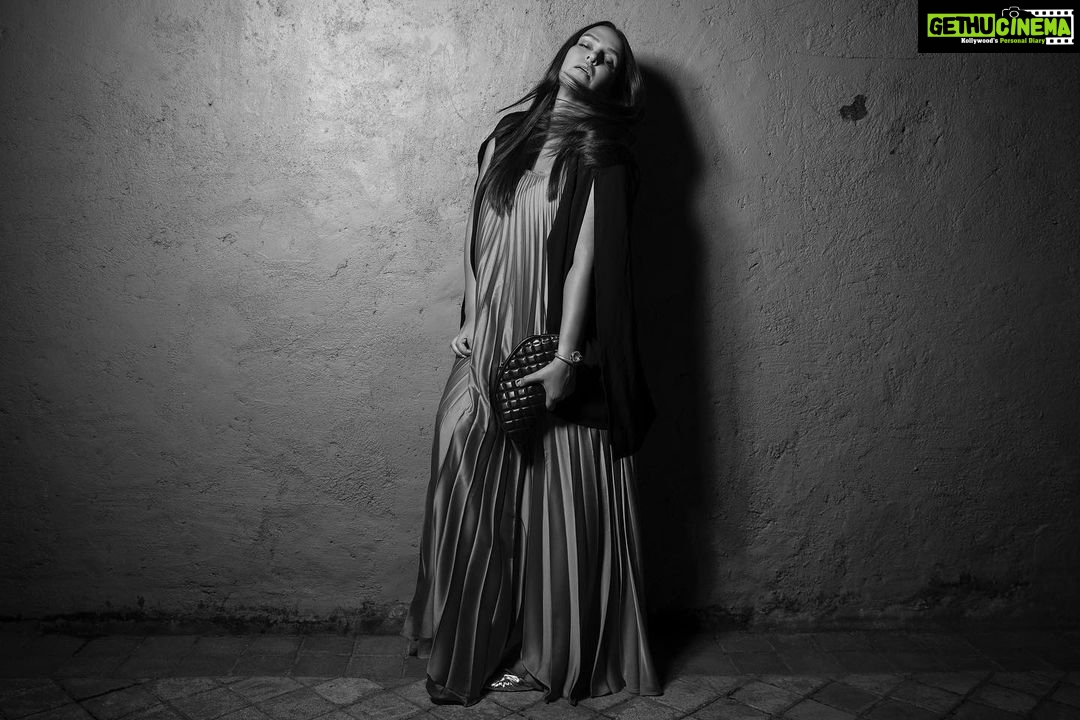 Neha Dhupia Instagram - 🖤 📸 @nitisharoraofficial