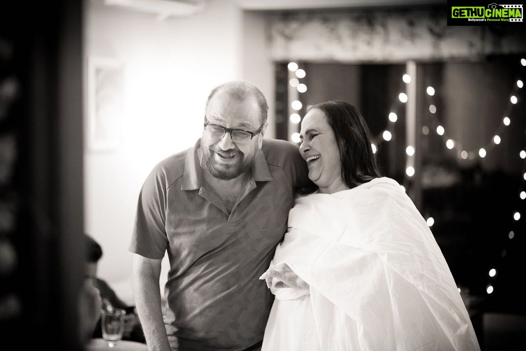Neha Dhupia Instagram - This is what 43 years of togetherness looks like ... #happyanniversary MA PA ... I love you both so so so much ❤️ @babsdhupia @pdhupia 📸 @rjdeigg