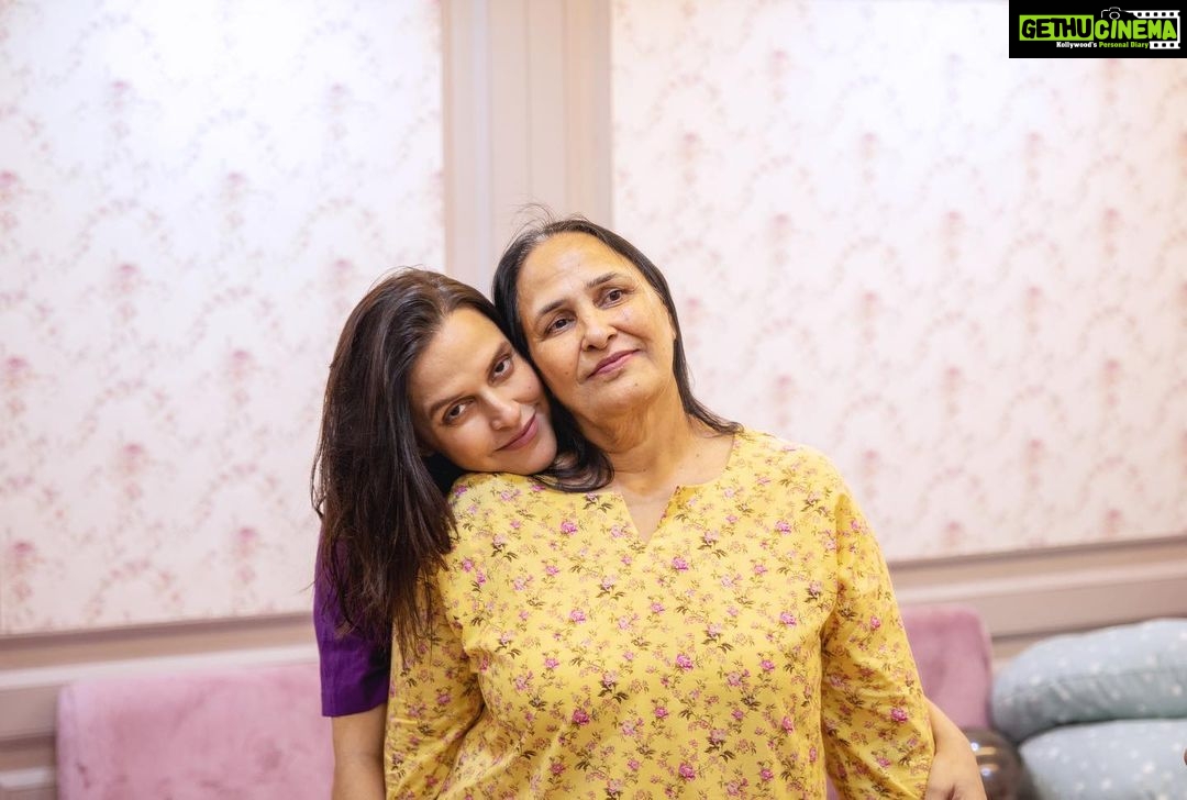Neha Dhupia Instagram - #happybirthday my mama, my world 🌎 ❤️ @babsdhupia