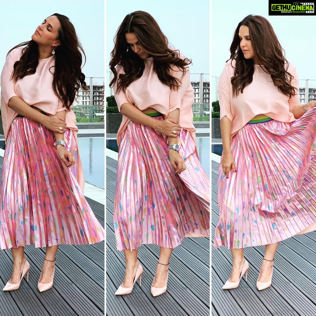 Neha Dhupia Instagram - Oh! Kolkata... so happy to be here as the mentor for the east zone for @missindiaorg ... and super stoked to be wearing @mxsworld designed by my gorgeous n talented friend @shwetabachchan 💕