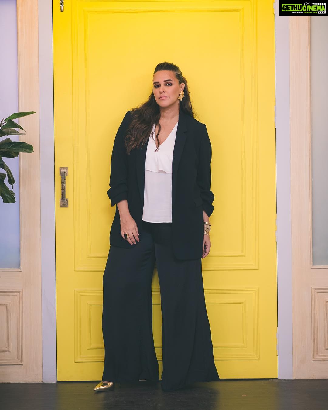 Neha Dhupia Instagram - Mi casa... Su casa ... very few days left before I let you into my home with a brand new season of #bffswithvogue ... starts on 27 th April only on @colorsinfinitytv @jeepindia @realisadiamond_in @condenastvideoindia ❤️😈