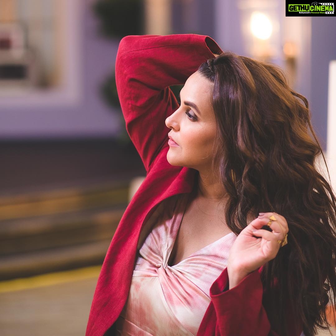 Neha Dhupia Instagram - #tbt pensive mood from the sets of #bffswithvogue ... headed back to shoot yet another exciting episode with some super talented men... any guesses who? #dhadak #stree #newton @condenastindia @colorsinfinitytv 📸 @rjdeigg