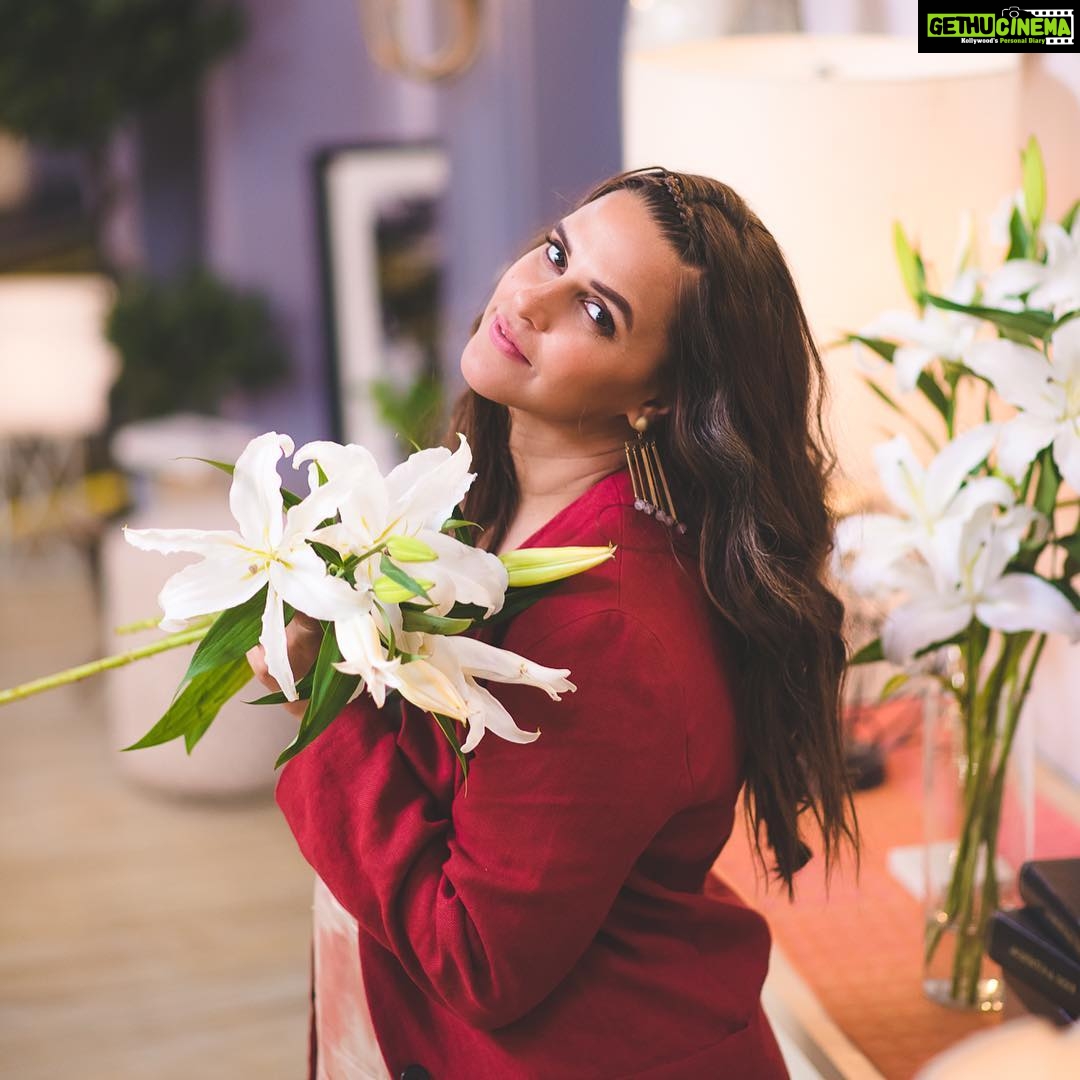 Neha Dhupia Instagram - Pheeling phool-ish ... 💐😂...