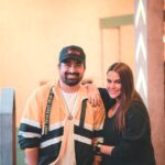 Neha Dhupia Instagram – The writing is clear …. “TRUE FACT” … nothing but dher saara pyaar for our birthday boy… #happybirthday @rannvijaysingha love u loads 🥰📸 @rjdeigg