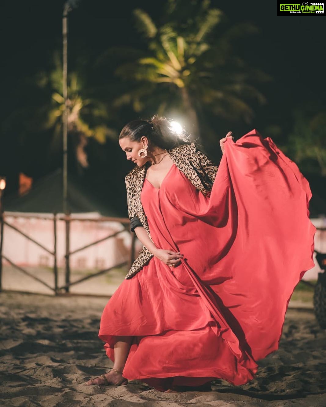 Neha Dhupia Instagram - 💃... #setlife #roadiesrealheroes ... #ootd @stephanydsouza @flowerchildbyshaheenabbas @zaraindiaofficial styled by @gumanistylists muah @yountentsomo ❤️ 📸 @rjdeigg