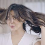 Neha Sharma Instagram - #Ad Want your favorite hair care products in just a click? No worries! L'Oréal Professionnel has now found a new way to stay connected with us through their digital salon - https://www.prosalonlocator.com/LPro-expertcare/ You can now get an expert consultation and have your favorite hair care products delivered right at your doorstep from your nearest salon. It truly is a one stop solution for all your hair care needs, right?! ♥️ #ExpertCareDeliveredHome #lorealprofindia @lorealpro @lorealpro_education_india