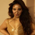 Neha Sharma Instagram – 🤎🐻🧡💫💛 @rahuljhangiani @sheefajgilani @thelabel.jenn @reshmaamerchant @ritashukla22