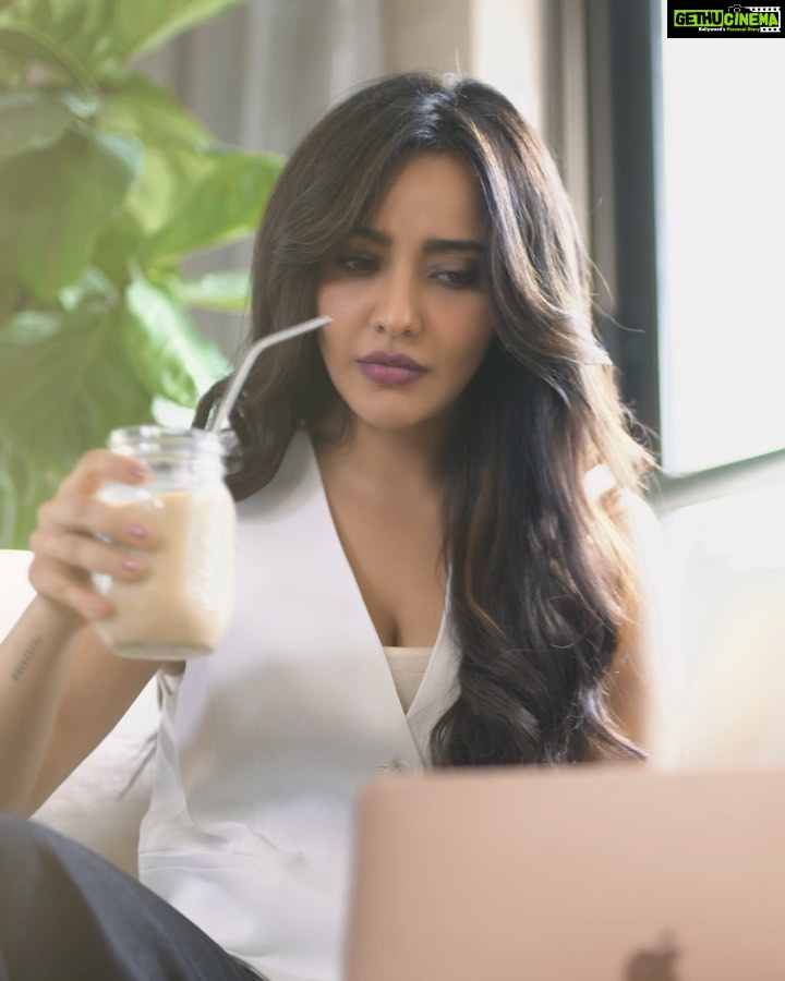 Neha Sharma Instagram - For all the coffee lovers out there, NESCAFÉ is bringing you an incredibly cool and innovative new way for you to enjoy your favorite coffees – the É by NESCAFÉ. It’s like having your own, personal Café at home, just at the touch of a button! The É by NESCAFÉ is a smart & sleek bluetooth enabled coffee maker that can make your all your favorite coffees – be it a classic cold coffee, a cappuccino, a latte or your own cafe inventions. The É by Nescafé has got you totally covered! So, go ahead and pick up your É by NESCAFÉ from Amazon today! . @nescafeindia #ebynescafe #yourpersonalcafe #cafelikecoffee #coffee #yum #ad