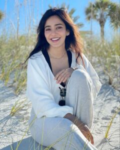 Neha Sharma Instagram - 🏝🌊 #florida #clearwater #beach #beachlife #vaccay #2020