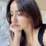 Neha Sharma Instagram - Being a woman🤪...#justamodernfamilyfan #sofiavergara #itsnoteasyunderstandingawoman #monday