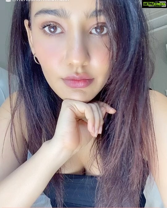 Neha Sharma Instagram - The Weekend is here not that I can tell the difference...#weekendvibes #quarantine #betyoucantdothis🤪