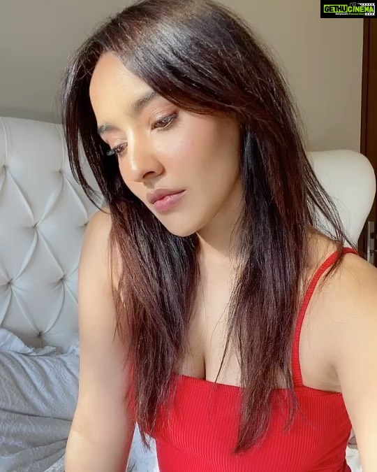 Neha Sharma Instagram - 💕✨This sync shit isn’t easy...but this was fun...#getsomehumourmate #iamgratefulformypersonalityandeverythingelse #mainapnifavouritehoon❤️