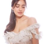 Neha Sharma Instagram – ✨ .
.
Outfit – @kanganatrehanofficial
Jwellery- @ayanasilverjewellery 
Styled by – @leepakshiellawadi
Assisted by – @anuskagupta
📸  @shivamguptaphotography 💇🏻‍♀️ @tejisinghofficial