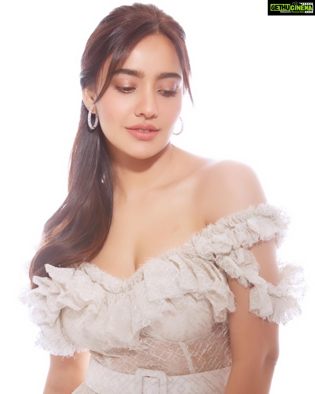 Neha Sharma Instagram - β¨ . . Outfit - @kanganatrehanofficial Jwellery- @ayanasilverjewellery Styled by - @leepakshiellawadi Assisted by - @anuskagupta πΈ @shivamguptaphotography ππ»ββοΈ @tejisinghofficial