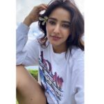 Neha Sharma Instagram - 🌼🌼 #hawaii #maui #flowerinmyhair #feelinghawaiian #eatatacowheninhawaii #taco