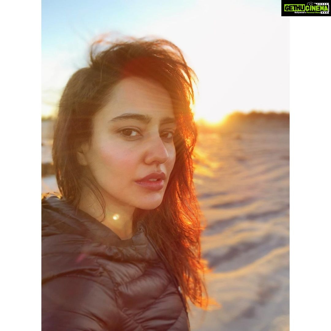 Neha Sharma Instagram - Sunrise..sunrise...there’s a mornin in your eyes..☀️