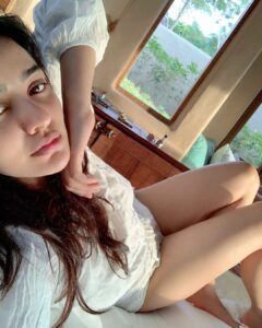 Neha Sharma Instagram - Holiday on my mind...#feetup #needavaccay