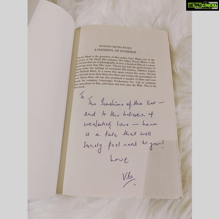 Neha Sharma Instagram - Some things and people are just precious..Thank you @vikrampbhatt for sharing this.. canβt wait to read ππ