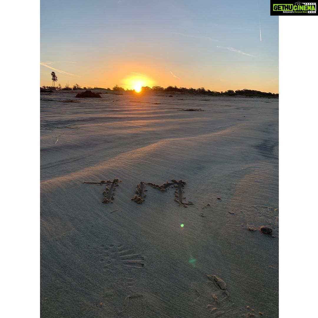 Neha Sharma Instagram - Wooohooo!! Today we are a family of 7M. Never thought I’d get this far.Its been a beautiful journey and I’m truly grateful for every part of it.The highs,the lows,the successes, the setbacks that taught me the biggest lessons in life, the comebacks, the unconditional love and the hate.Celebrating this and hope we celebrate a million milestones together..cheers to us! 🥂🙏🏻