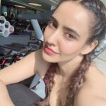 Neha Sharma Instagram – ✨ Well..a girl must know how to braid her own hair, and if u don’t.. @sanapathan104 comes to the rescue 😉