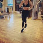 Neha Sharma Instagram – Yes I know I did jumping jacks instead..🙄 #highknees #bumkicks #flyjacks #jumping jacks  #fitnessmotivation @ant_pecs