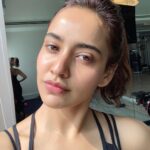 Neha Sharma Instagram – #sunkissed #makeupfreethursday #sunismyfilter #gymselfie