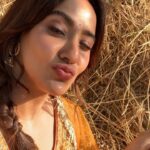 Neha Sharma Instagram - Hay hay hay...🌻