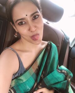Neha Sharma Instagram - Post pack up 🤳 is a must...#desiswag