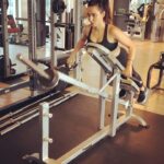 Neha Sharma Instagram - #mondaymotivation💪 p.s. it looks easier than it is..🙄 thanx @ant_pecs for pushing every time... #workoutoftheday