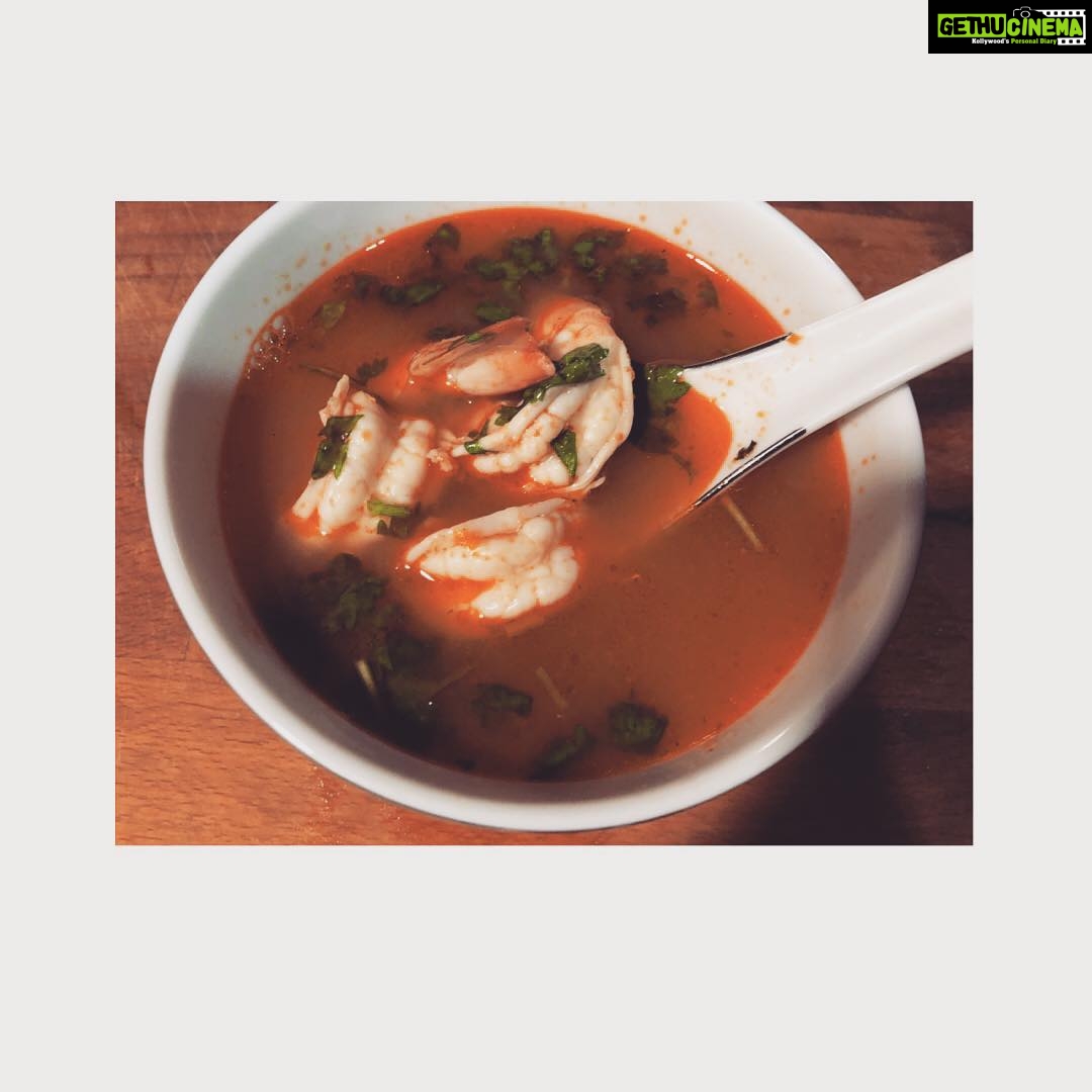 Neha Sharma Instagram - 🌧 monsoons are here..best time to have Tom yum soup..#monsoonloving #homecooking 👩🏻🍳