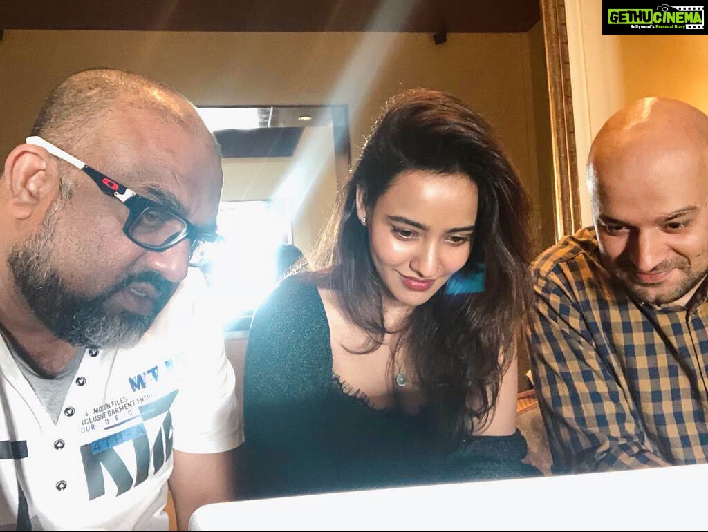 Neha Sharma Instagram - Working on something super exciting with these two @samkhan @sahir_raza #workmode #webiscool π¬ππΌππΌ