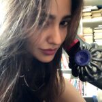 Neha Sharma Instagram - It does clean up real good..Loving my new #dysonvacuum ..let’s get some cleaning done now..thank u @dyson #dysonindia for this...😻 #dyson #dysonindia