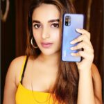 Nidhhi Agerwal Instagram – This new phone lets me watch a 2.5 hour movie with just a 3 minute charge. 
Fully Charged in 30mins, that’s how India’s fastest charging phone #realme7Pro performs.