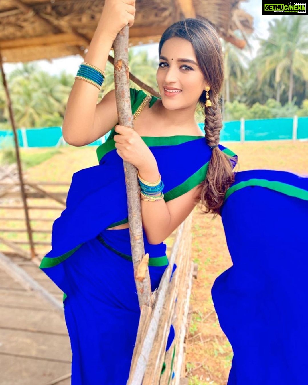 Nidhhi Agerwal - 696.5K Likes - Wishing everyone a very #happyonam ππΌπ may the lights and colours of Onam fill happiness and prosperity in your home β¨
