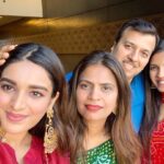 Nidhhi Agerwal Instagram - A very Happy Diwali! From my family to yours 😊✨🌟🤗 wishing you all lots of happiness and prosperity. I got one day off from shoot so had to come home and celebrate! Now back to shoot. #happydiwali