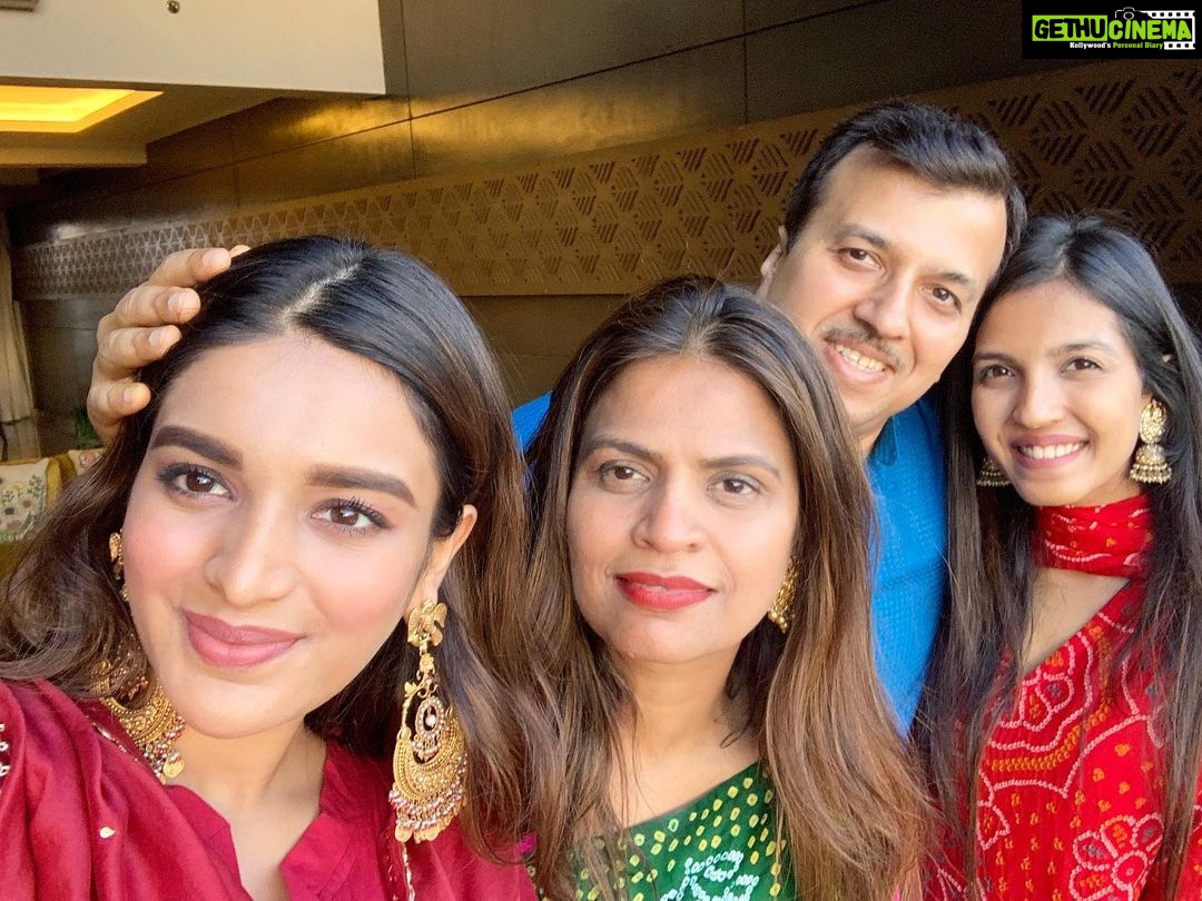 Nidhhi Agerwal Instagram - A very Happy Diwali! From my family to yours πβ¨ππ€ wishing you all lots of happiness and prosperity. I got one day off from shoot so had to come home and celebrate! Now back to shoot. #happydiwali
